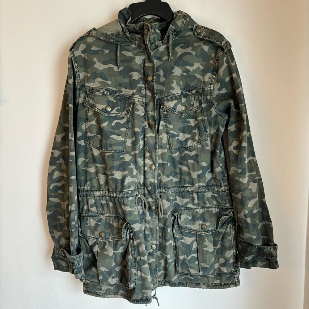 Talula Aritizia Cargo Military Trooper hooded Camo Women’s Jacket size Medium!